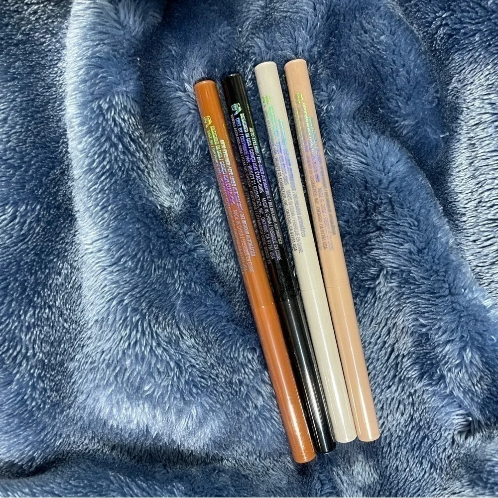L.A. COLORS Automatic Eyeliner Set of 4 All is Bright Set NWOT Eyeliner Bundle